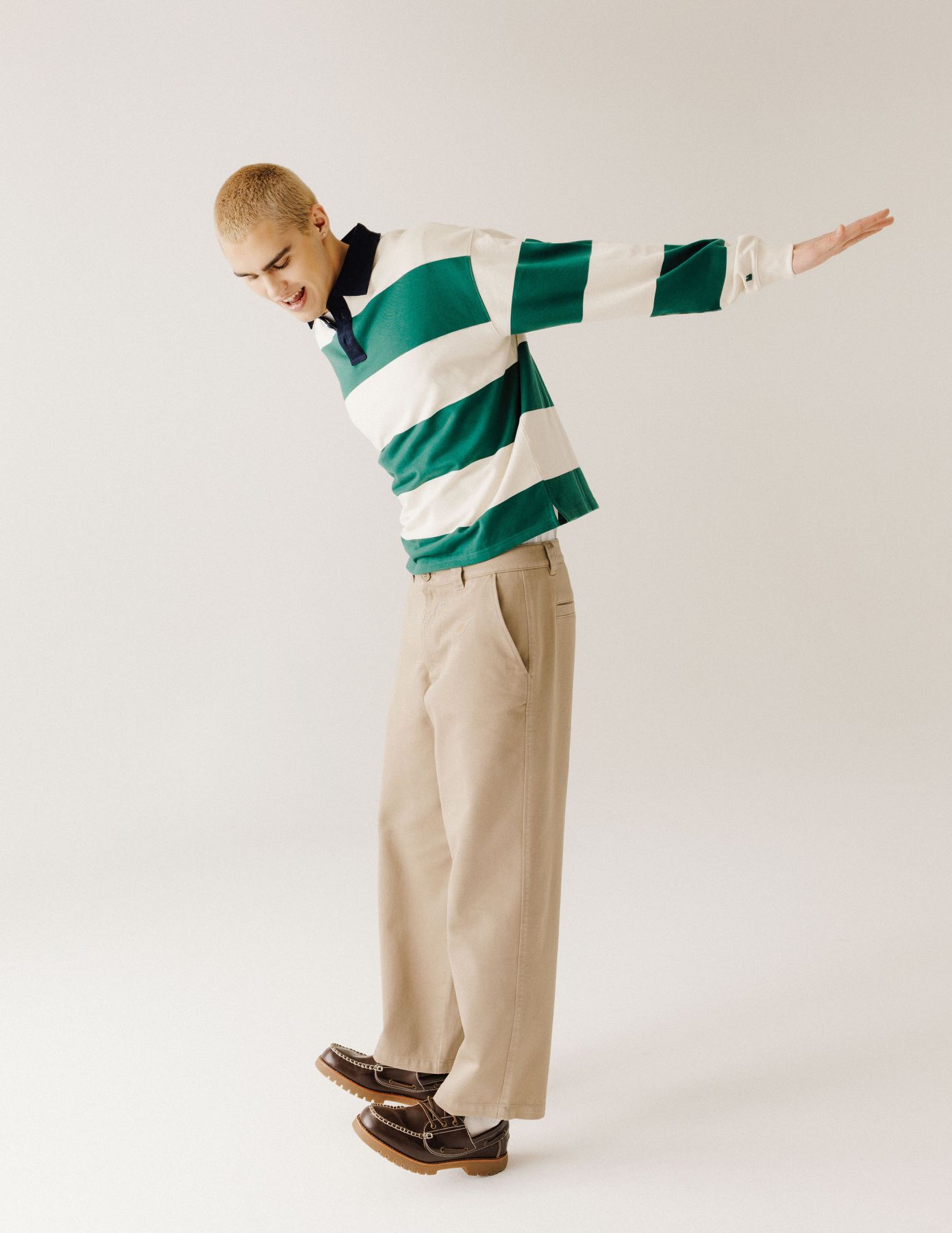 Ensemble "Sweat ray&eacute; & Chino"